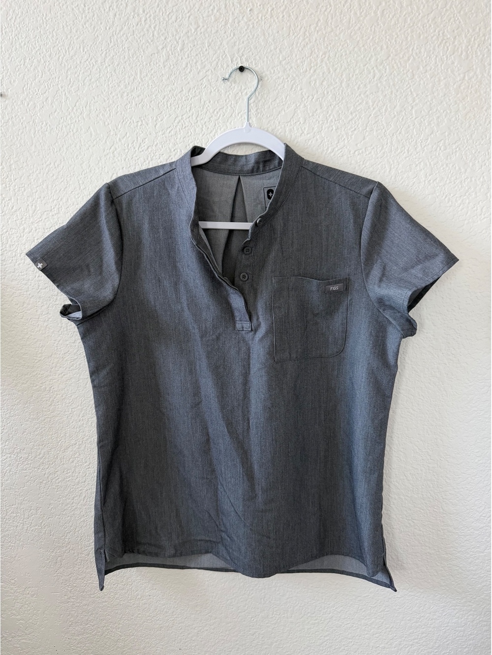 FIGS scrubs graphite Gray Short Sleeve top FIGS Montex Relaxed Scrub